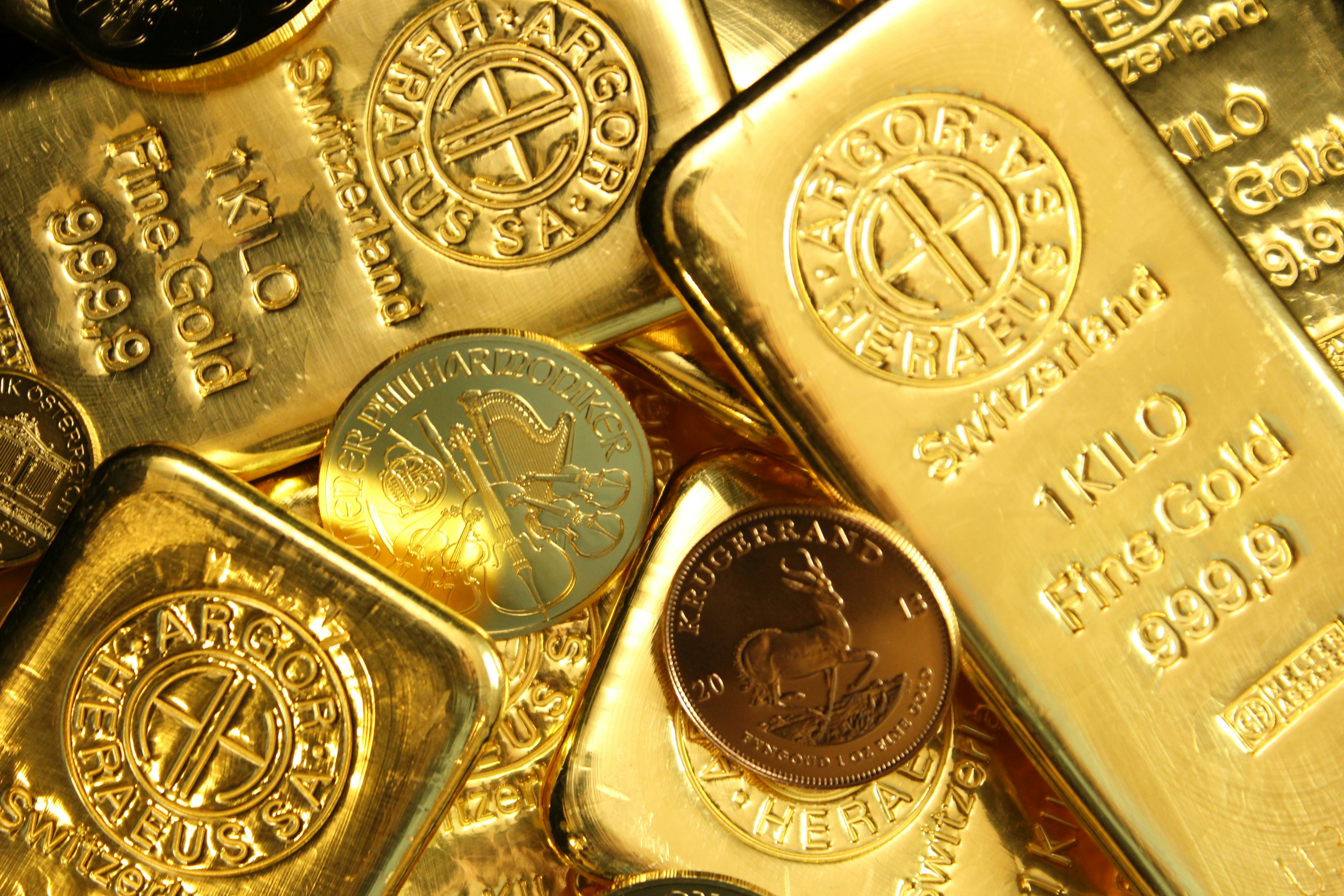 What global politics keeps teaching us about gold, uncertainty, and decision-making